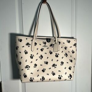 Coach cream floral tote bag, great condition, slightly used